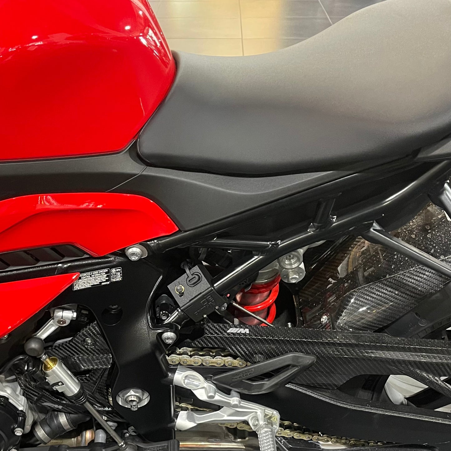 2019-2024 BMW S1000RR SAE and 5.5x2.5 heated gear mount