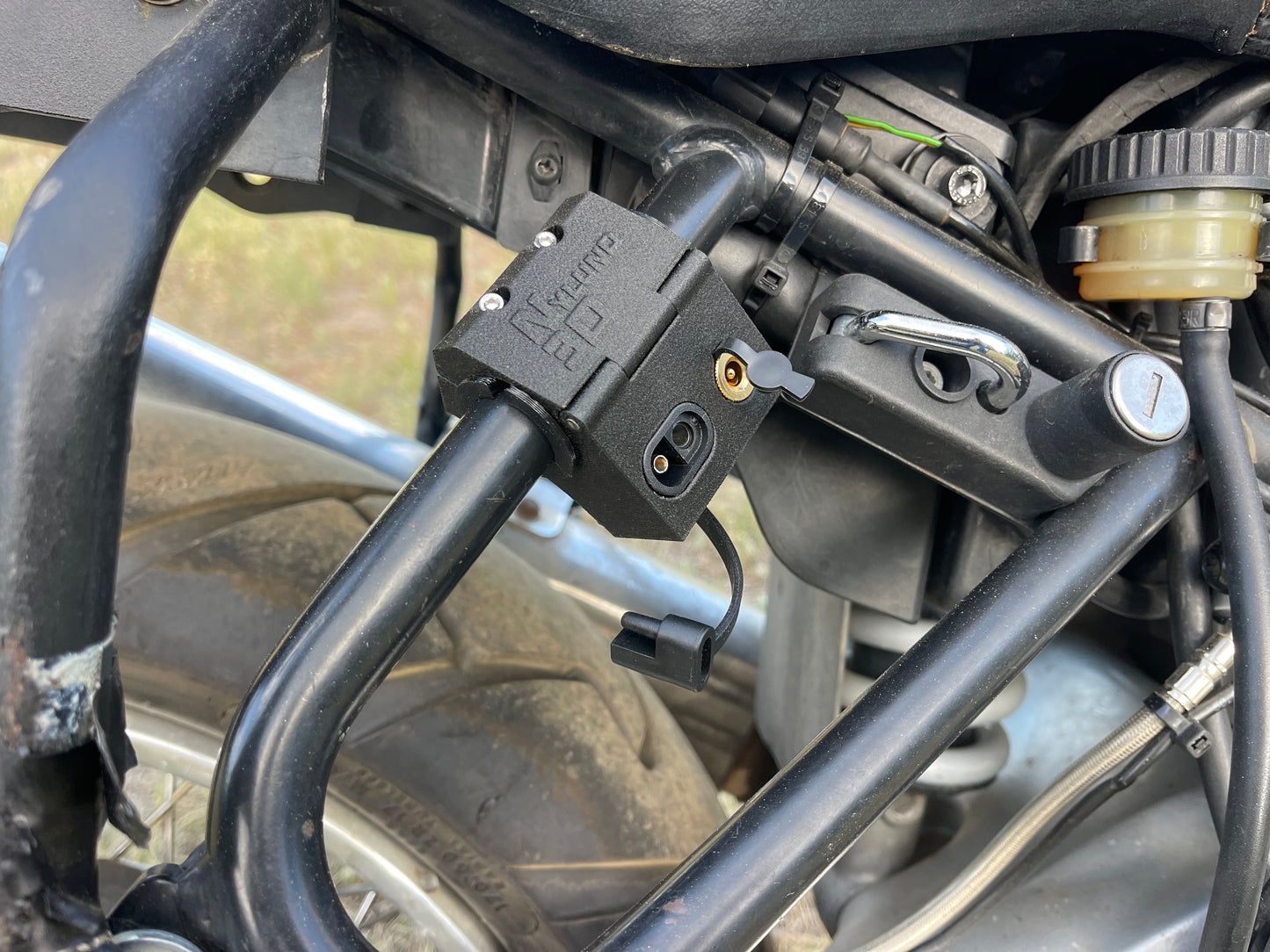 R1150 GS/GSA SAE and 5.5x2.5 coax heated gear mount
